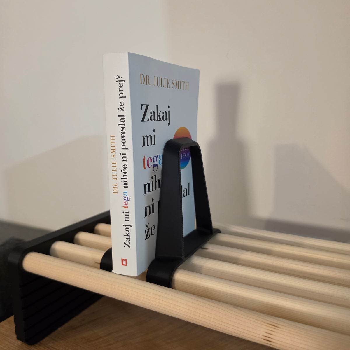 3D printed bookend za namizno polico drži knjigo minimalističen črn dizajn