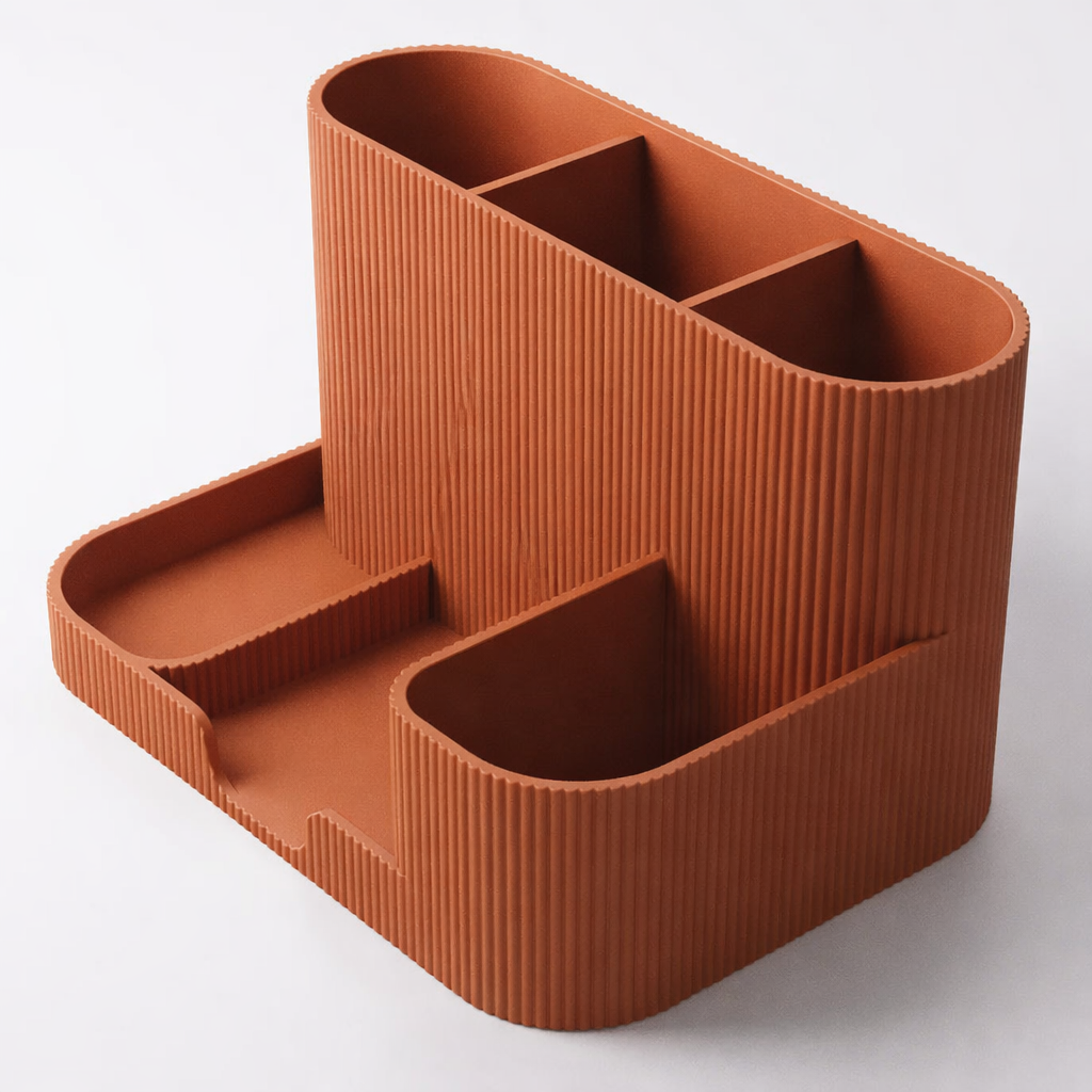 3D tiskan namizni organizator HUB z več predali in terakota dizajnom