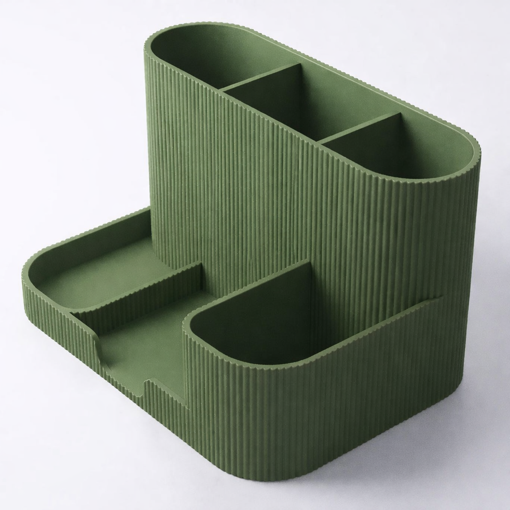 3D tiskan namizni organizator HUB z več predali in zelenim dizajnom