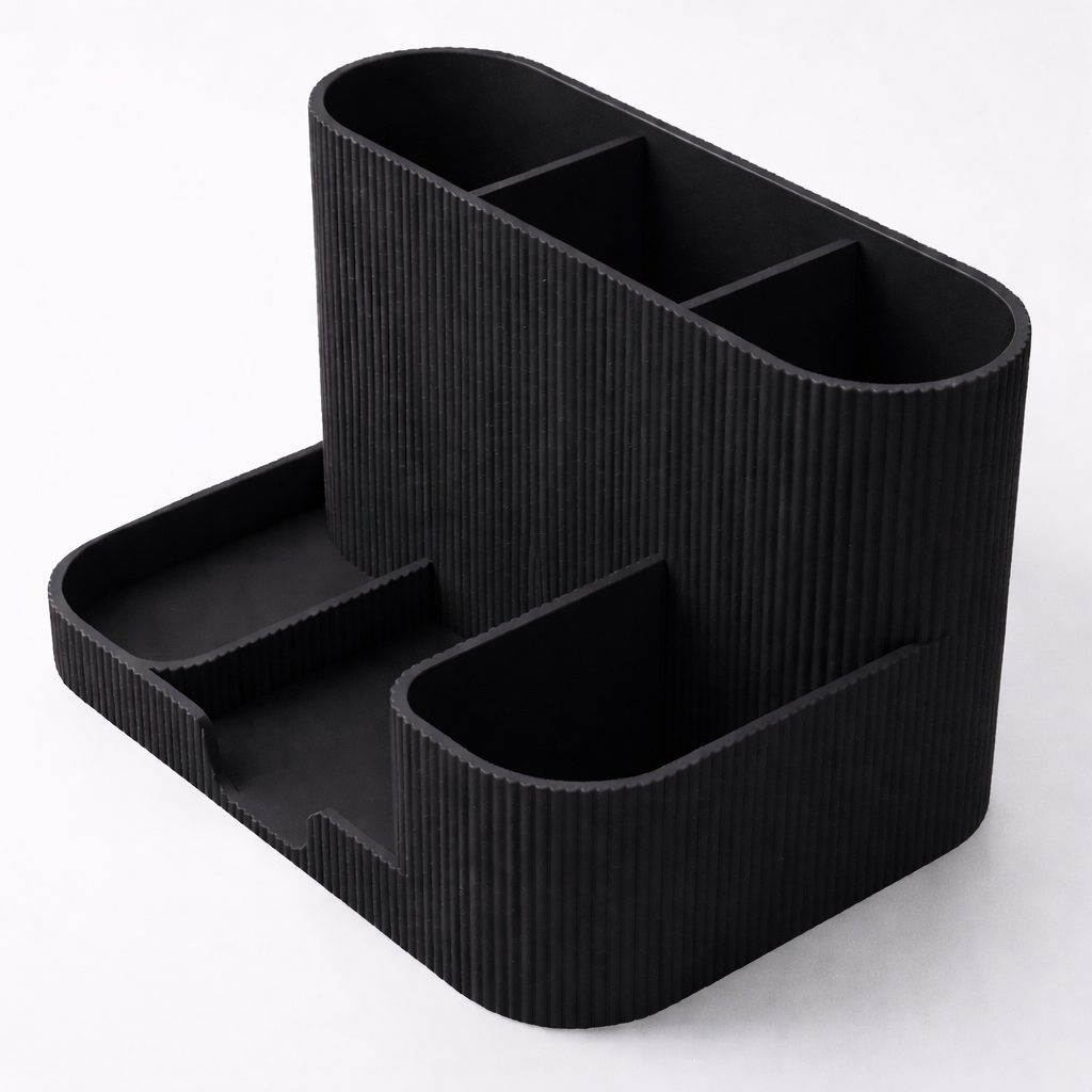 3D tiskan namizni organizator HUB z več predali in črnim dizajnom