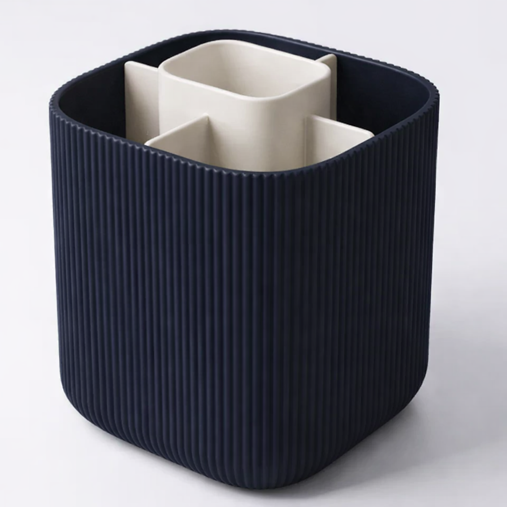 3D tiskan namizni organizator CORE SLIM moder kompakten organizator s predelki