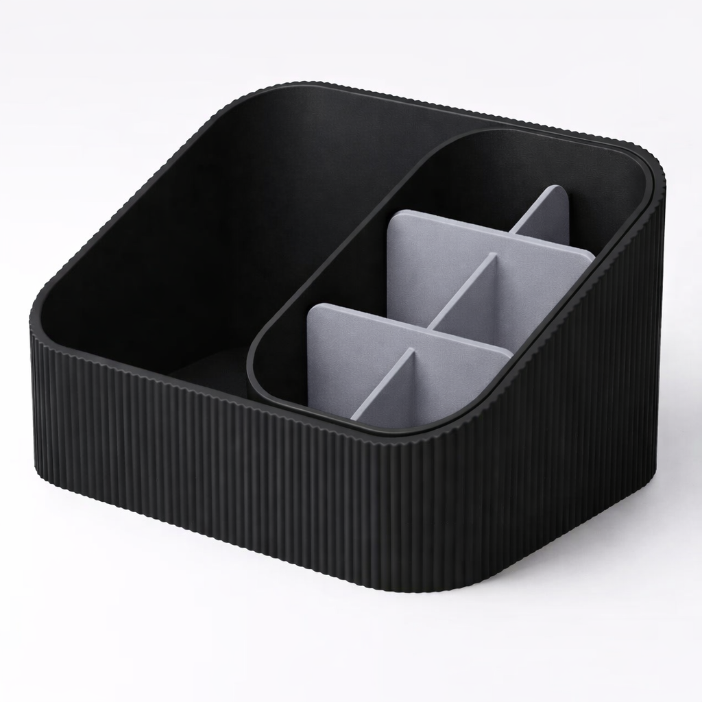 3D tiskan namizni organizator STACK STEP črn s stopničasto razporeditvijo predelkov